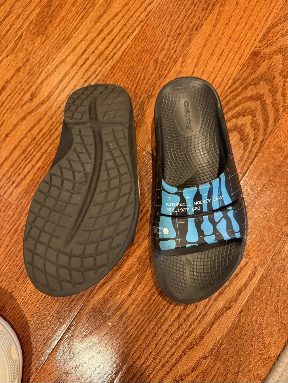 OOFOS Kids Black Slides with Light Blue Pattern